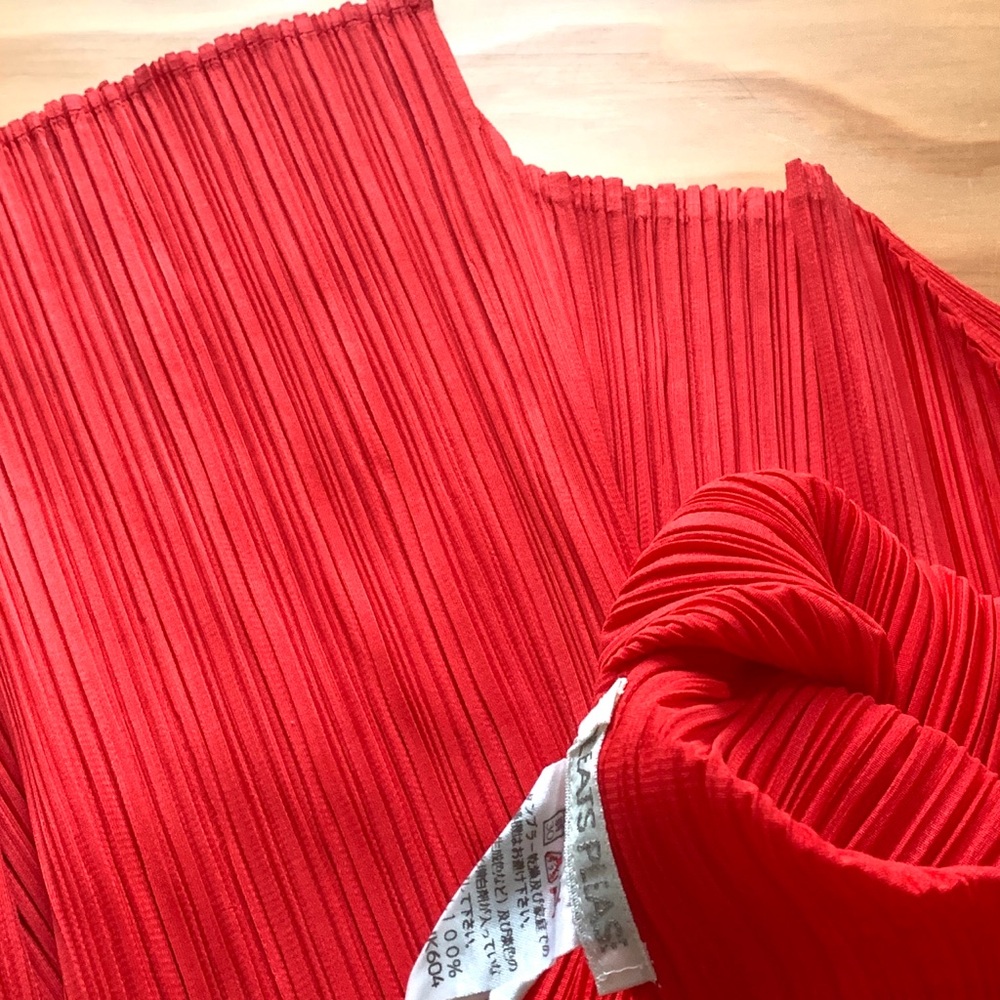 Issey Miyake Pleats Please Red Turtleneck - Picture 7 of 7